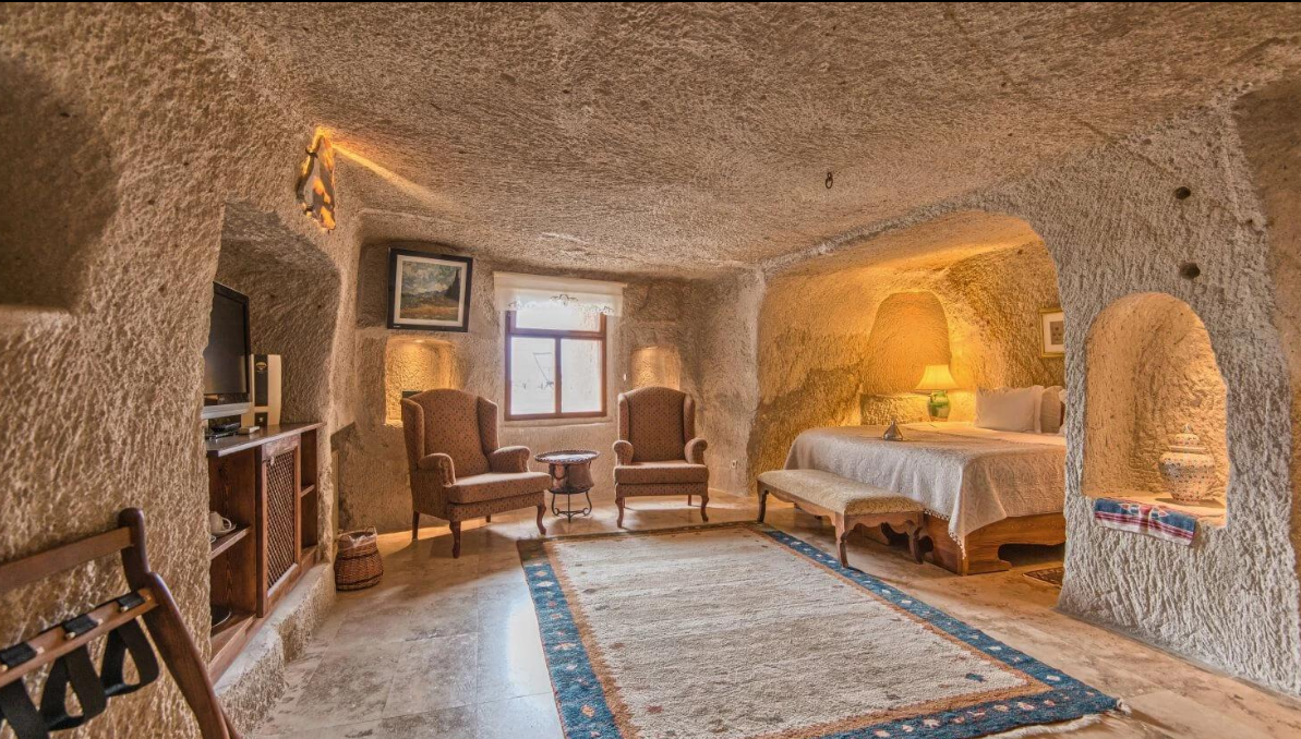 Interior de hotel-caverna na Capadócia